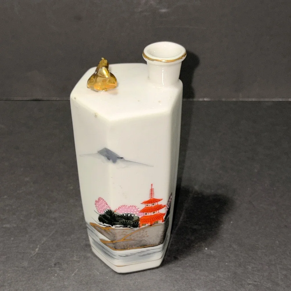 Kamotsuru Japanese Porcelain Whistling Gold Bird Pagoda Sake Jug Bottle Decanter